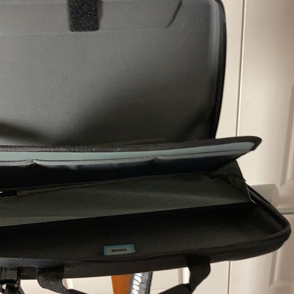 thule hard laptop carry case - Picture 2 of 2